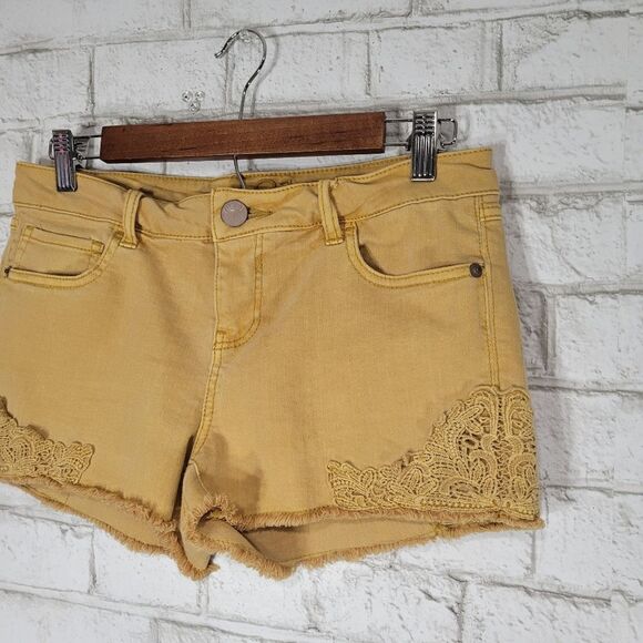 Rue 21 cute mustard color shorts - Picture 2 of 11